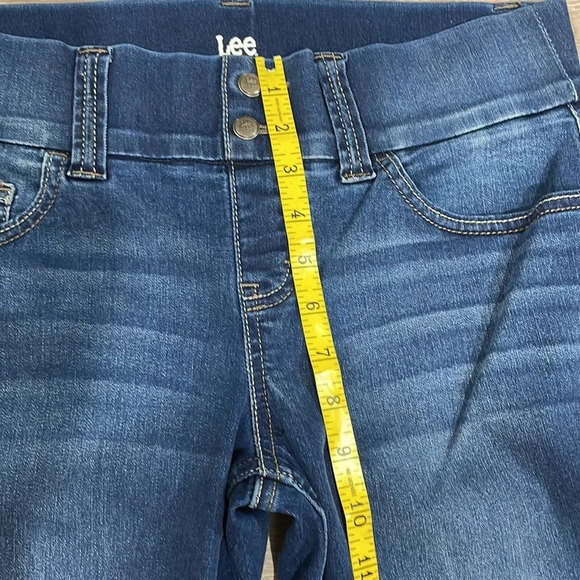 NWOT Lee Riders Pull On Waist Smoother Straight Leg Denim Jeans 8P - Picture 9 of 15
